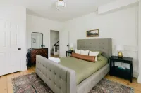 Newly Renovated, Vintage Inspired, Large 4 BR Home Hotels near Bube's Brewery
