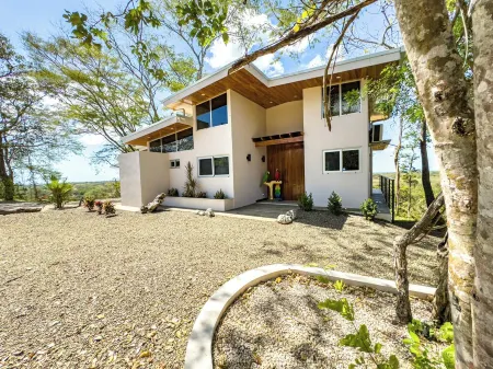 Ocean View Hilltop Villa with Infinity Pool 25 Minutes from Tamarindo