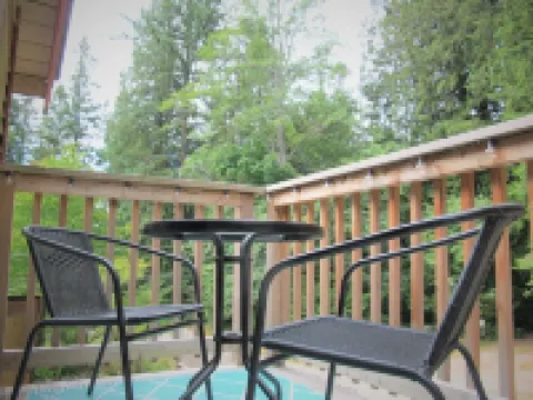 Bright Studio Loft Near Secret Beach in Gibsons