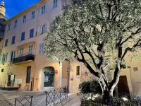 Menton 3 rooms sea view beachfront hyper center in the heart of the old town