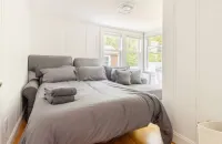 Waterfront Mashpee 5Bed/3Bath house with AC and WiFi w/ Private Beach