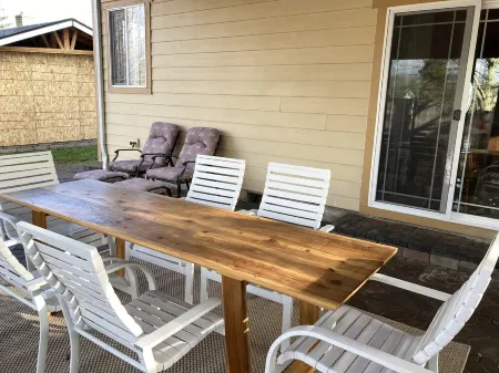 Large Independence House for Families & Groups