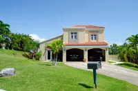 BACK TO BUSINESS Golf Cart,Swimming Pool, generator & Breathless Scenic Views! Candelero Abajo 호텔