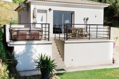 Macchione Villa, Sea View with Jacuzzi on Bastia 升天公園附近的飯店