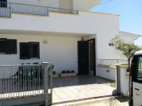 Beachfront holiday home 30 meters from the water Hoteles en Ugento