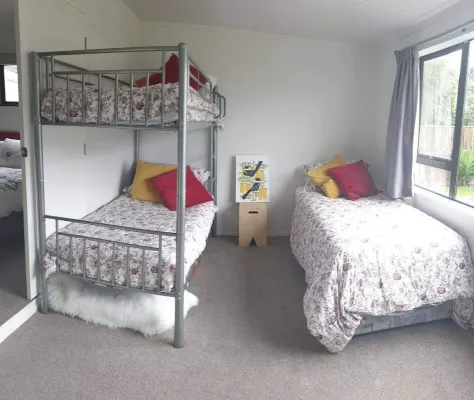 Quiet sun soaked house in Mahia beach Hotels in Mahia