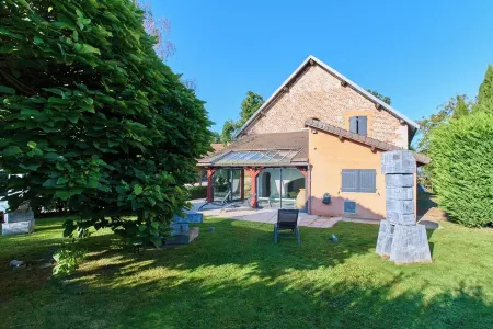 Large property in Burgundy, riverside garden, private indoor pool