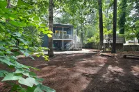 Modern 3-Bed Raleigh Home, Minutes to NCSU & Downtown, Large Backyard + Firepit Institute for Advanced Analytics附近的飯店