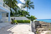 Waterfront with gorgeous views and direct access to the sea and George Town! Hotels near Guide To Grand Cayman