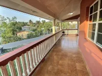 Mountain View In Town With King Suite (Midterm Available)