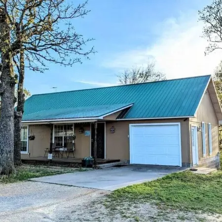 Treehouse Hideaway - Your Home Away from Home