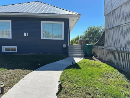 Charming 2-bedroom house in welcoming Klamath Falls with WiFi, AC