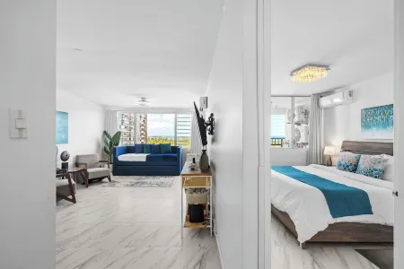 OCEAN & MOUNTAIN VIEWS! lUQUILLO BEACH BEAUTY, PARKING,POOL!