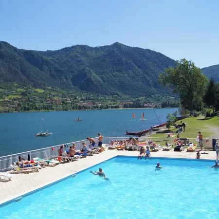 Directly on the lake with panoramic views