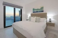 Sunset Beach House Ocean Front Hot Tub & Pool