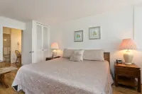 A Jewel above the Marina - Sleeps 4 w/ Full Kitchen Các khách sạn ở 