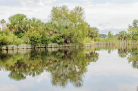 Ideally 2Br Near Lake Apartment