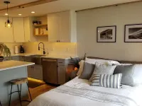 New Remodel! Lakeside Condo w/ Pool, Kayaks, Bikes サンドポイントのホテル