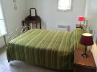 Les Portes en ré, Nice villa with garden in the center of the village.