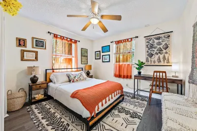Charming Bungalow w/ Pool in North Palm Beach 팜비치 군 퍼블릭 비치 액세스 #20 주변 호텔