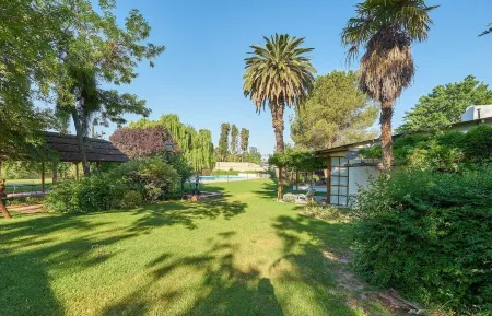 Tradicional Casona de época con desayuno Отели в г. Лухан де Куйо