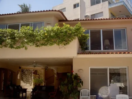 Your Own Paradise Overlooking Acapulco Bay Отели рядом с Аэропорт Генерал Хуан Альварес