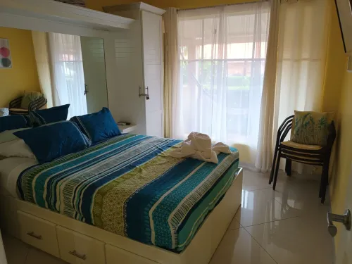Cozy 2-bedroom condo with AC and WiFi in amazing Jaco, 300m from the ocean