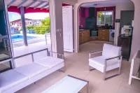 VILLA D'ALICE 1 TOWN CENTER 10 minutes ON FOOT FROM THE BEACH OF BOURG 3 STARS Hotels in Sainte-Anne