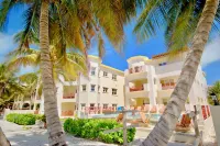 Miramar #4  Beachfront with views, pool, pier, palapa, kayaks & more! Hotels in 