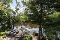 Soak, Relax & Gather - Spacious River Home - Hot Tub, Massage Chair & Kayaks
