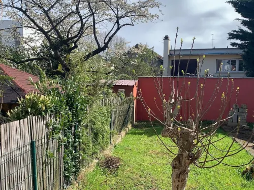 Une Belle Maison à 10mn de Paris ! Idéale Pour les Familles Hotels in Chevilly-Larue