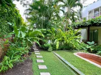 Modern Comfort: Spacious 2BR in Walled City Hotels in San Diego