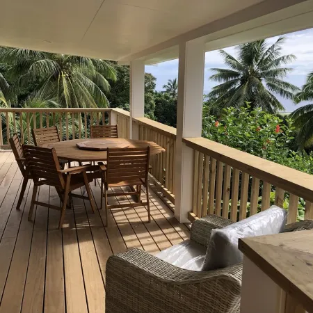 Large family home, tranquil hillside location with Pacific views