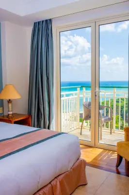Spectacular 3BR 3.5BA -optional all-inclusive resort high floor beachfront tower Hotels in 