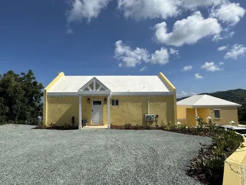 Guest Cottage in Beach Community near golf, marina and tennis.