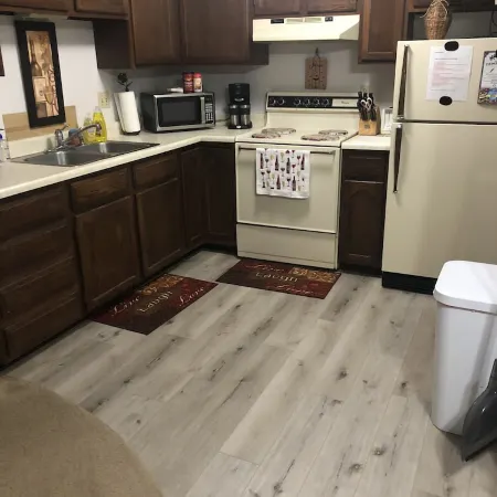 Cozy, Clean! Pets Welcome..Close to Walking/Bike Trail