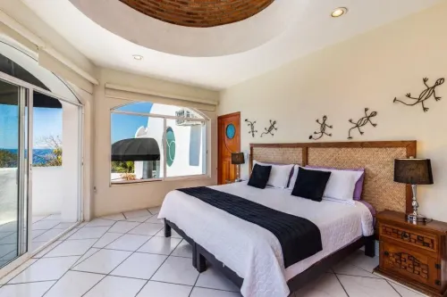 Oceanview FAST WiFi Private Yard Pool Executive Chef Staff Amazing Views