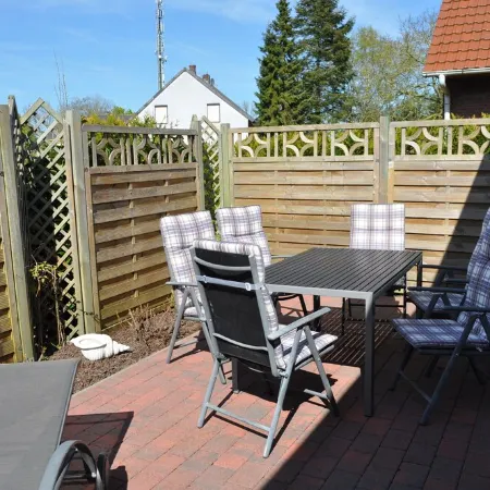 Holiday home in a quiet location in the center of Nordseebad Tossens