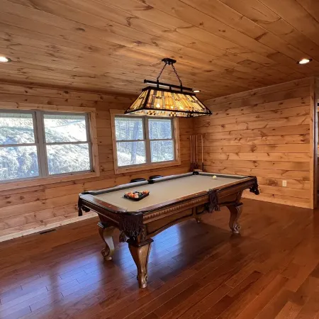 Spectacular Mountain Views w/Pool table and Fire pit!