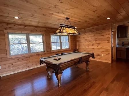 Spectacular Mountain Views w/Pool table and Fire pit!