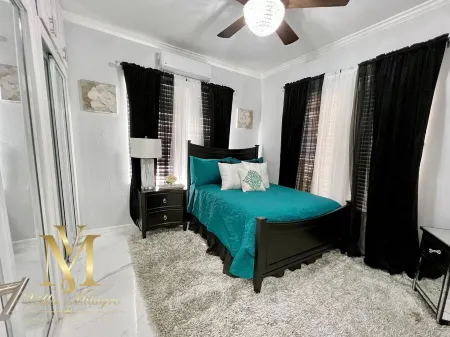 NEWLY RENOVATED Private Beach Views, Luxury Villa Milagro - Villa 4 Отели в г. Запад Энд