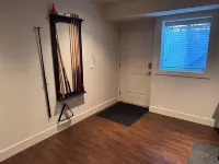 private entrance, spacious 1 bdrm with two beds, in Canada near the border
