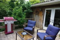 The Carriage House @ Mingle Hill Hotels near Bruce Trail