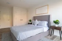 Luxury Furnished 2 Bed Apartment in Quincy