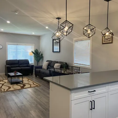 Exquisite 3 BR Villa with Double Garage-King Bed