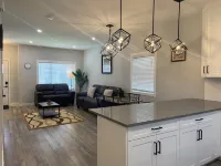 Exquisite 3 BR Villa with Double Garage-King Bed
