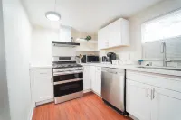 425B Ground 3B1B Unit Gated Parking near Bart & FW, shops and restaurants