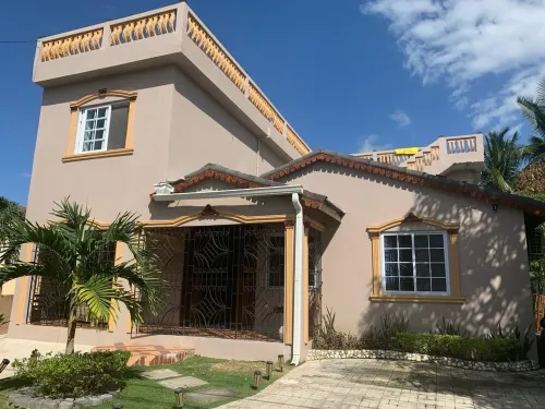 Spacious 5-bedroom house in tranquil Montego Bay with AC, WiFi