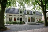 BERGEN: 'Boschlust', beautiful apartments in country house style and close to the beach! Hotels in Bergen