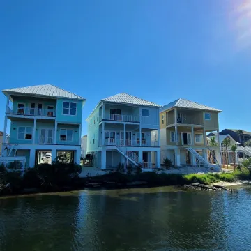 Yacht Harbor House